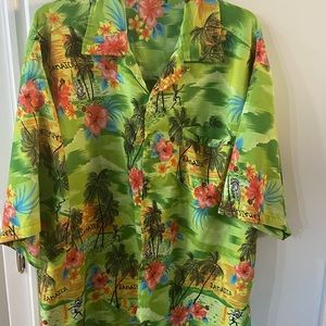 Men’s Hawaiian shirt size extra large loose fit